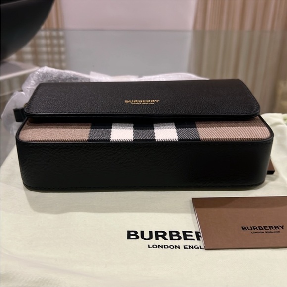 🔥🔥🔥100% Authentic Burberry Crossbody bag - Picture 7 of 12